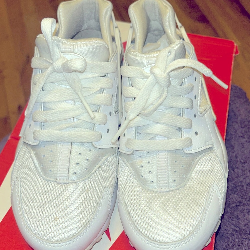 Nike Huarache white size 4.5 only $34